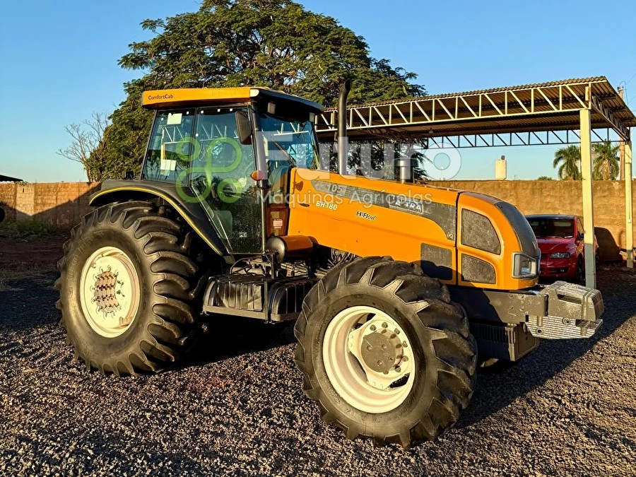 Trator Valtra para desmanche