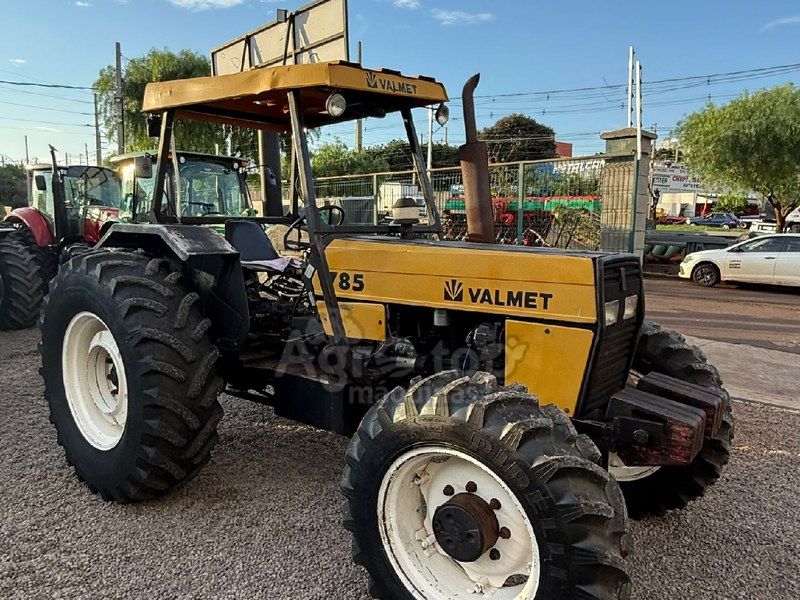 Trator Valmet para desmanche